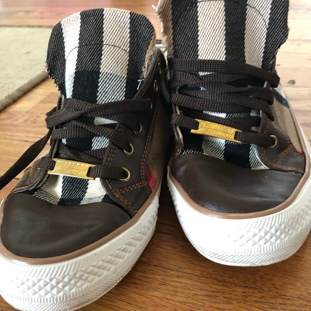 Lace up flats, Burberry, size 8